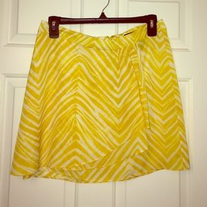 BCBGMAXAZRIA Yellow and White mini skirt size 2